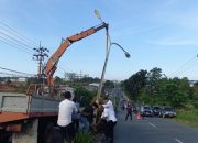 Tiang Listrik Nyaris Ambruk Dihantam Truk, Lalu Lintas KM 8 Tanjungpinang Sempat Macet