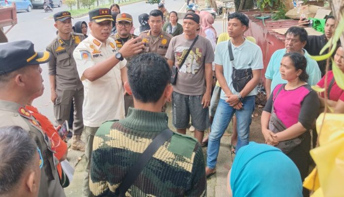 Wujudkan Kota Bersih, Satpol PP Tertibkan PKL di Bintan Center
