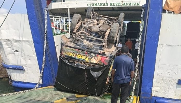 Insiden Mobil Terbalik di KMP Barau, Bongkar Muat di Pelabuhan Tanjung Uban Tertunda