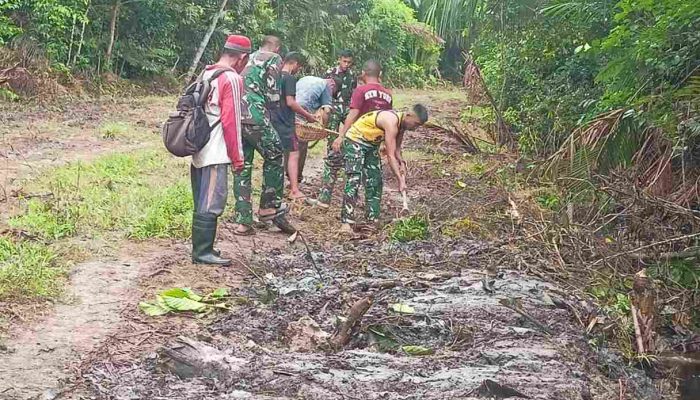 TNI Bangun Jalan Sepanjang 3 KM di Desa Panggak Laut Kabupaten Lingga