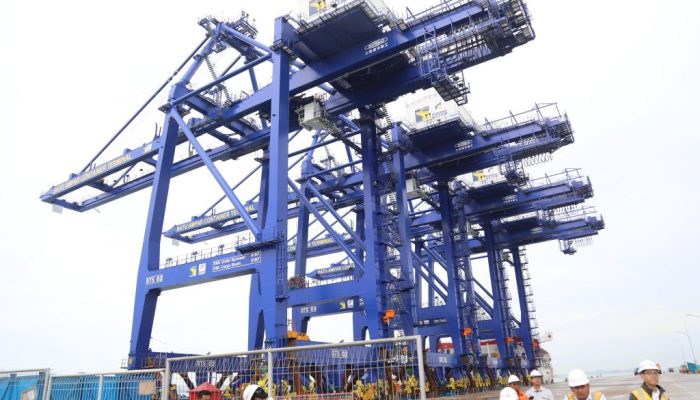4 STS Crane Baru dari China Perkuat Daya Saing Pelabuhan Batu Ampar