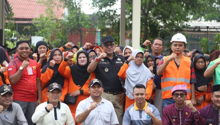 Bukan Sekadar Bantuan, Wali Kota Lis juga Pertahankan 650 Petugas Kebersihan