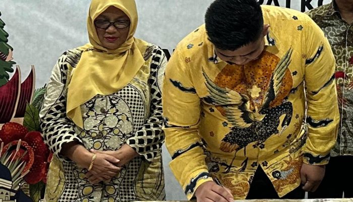 Roby Tandatangani Komitmen Antikorupsi di Gedung Merah Putih