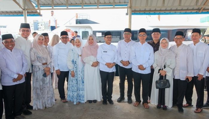 Wali Kota Lis Lepas Jamaah Haji, Titip Doa untuk Kota Berkah