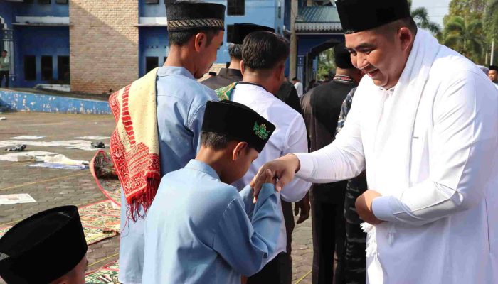 Rayakan Idul Adha di Pulau Pangkil, Bupati Roby Ajak Warga Tebar Kepedulian