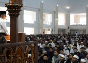 Salat Iduladha di Masjid Sultan Batam, Amsakar Sampaikan Pesan Spirit Berbagi