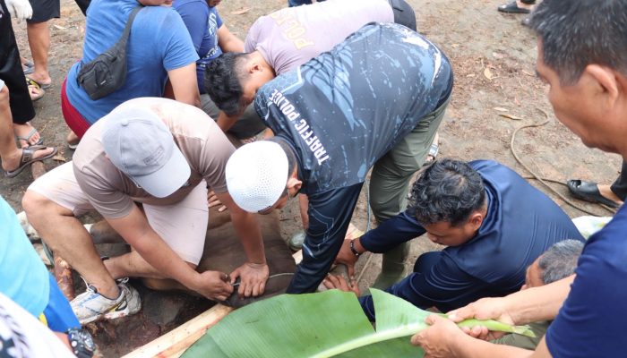 Berbagi di Hari Suci, Polres Bintan Tebar Berkah Kurban untuk Masyarakat