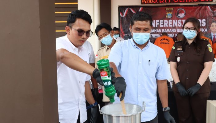 5 Pengedar Narkoba Diciduk di Bintan, Sabu Seberat 1,2 Kg Dimusnahkan