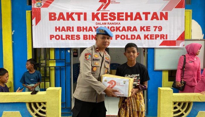Sunatan Massal Meriahkan Hari Bhayangkara ke-79 di Kecamatan Tambelan