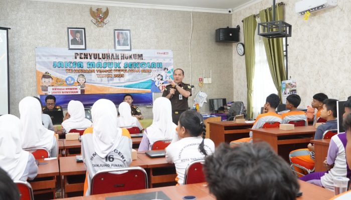 Bijak Bermedsos! Kejati Edukasi Siswa SMPN 16 Tanjungpinang Lewat Program JMS