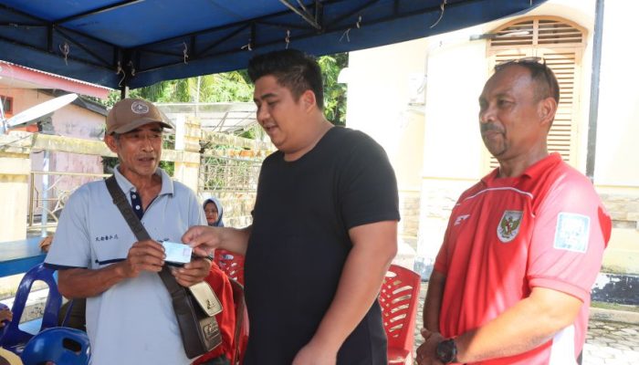 Bupati Jemput Bola, Ratusan Urusan Warga Tambelan Kini Diselesaikan di Tempat