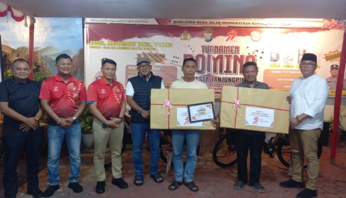 Kapolresta dan Walikota Tanjungpinang Tutup Turnamen Domino, Warga Antusias hingga Larut Malam