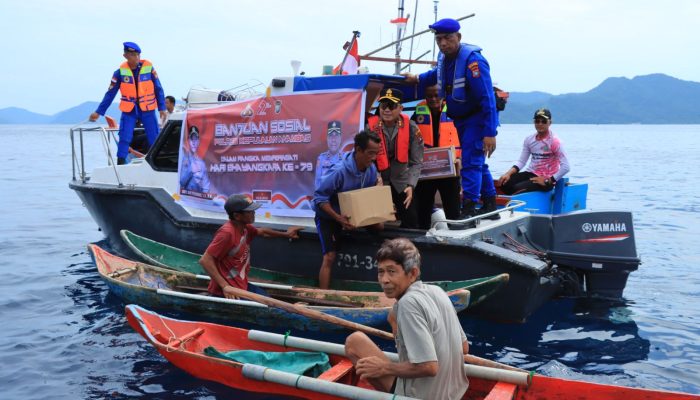 Kapolres Anambas Turun Langsung Salurkan Bansos untuk Nelayan Jongkong