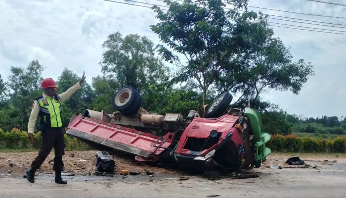 Tragis! Sopir Truk Pasir Tewas Usai Tabrakan di Jalan Industri Galang Batang