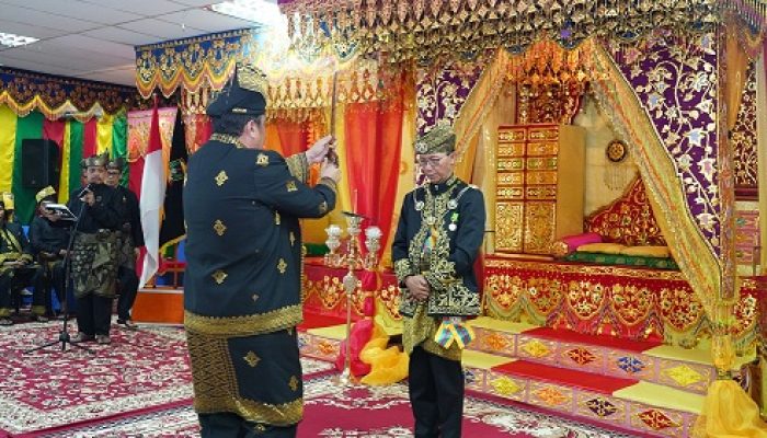 Kepala dan Wakil Kepala BP Batam Resmi Ditabalkan Gelar Adat oleh LAM Kepri Kota Batam