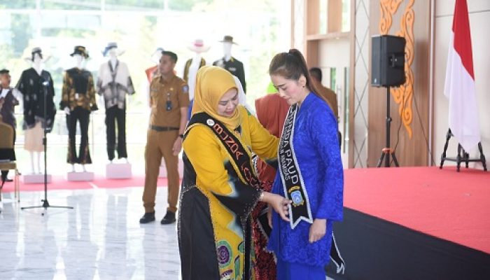 Sinta Ameng Resmi Dilantik sebagai Bunda PAUD Anambas Periode 2025–2030 oleh Dewi Ansar