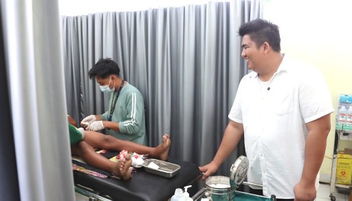 Roby Sambangi Puskesmas Tambelan, Bawa Dokter Spesialis