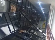 Angin Kencang Bikin Panik, Kantor Bapelitbang dan Empat Tiang PJU Tumbang