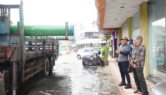 Pemko dan BP Batam Bongkar 6 Reklame Raksasa di Nagoya