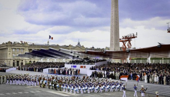 Prabowo Saksikan Langsung TNI Buka Parade Akbar di Paris