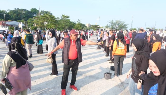 Lis Darmansyah Hadirkan Kejutan Manis untuk ASN Berulang Tahun di Tugu Sirih