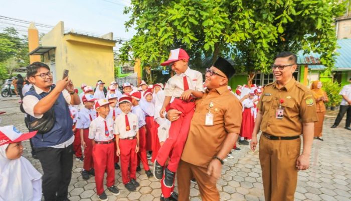 Tahun Ini, Siswa Baru Tanjungpinang Dapat 4 Stel Seragam Plus Sepatu dan Tas