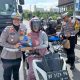 Bukan Hanya Razia, Polisi Hadiahi Pengendara yang Patuh