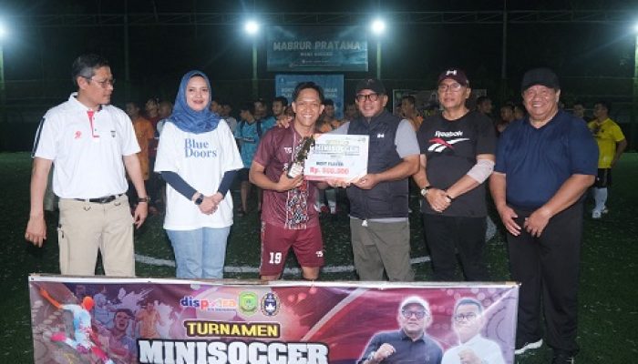 Dukung Semangat Pegawai, Wali Kota Lis Tutup Turnamen Mini Soccer Antara OPD