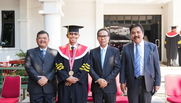 Resmi Sandang Gelar Doktor, Amsakar Achmad Bertekad Berikan Kontribusi Terbaik untuk Pembangunan Batam