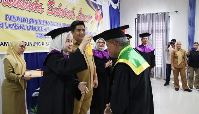 Sekolah Lansia Bintan Luluskan 50 Peserta, Roby: Semangat Mereka Luar Biasa!