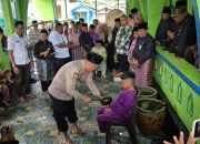 Cinta Tradisi, Julang Negeri: Kapolsek Daik Hadiri Ritual Mandi Safar di Lingga