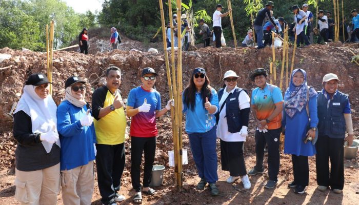 Lestarikan Alam Batam, BP Batam Bersama PT TDK Tanam Ratusan Pohon Bambu