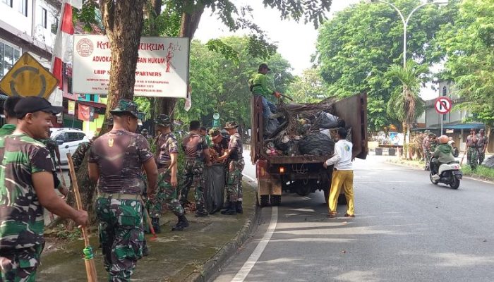 Bersama DLH, Kodim Tanjungpinang Angkut Sampah di Bintan Center