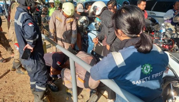 Heboh di Pelabuhan Roro, Damkar Bintan Evakuasi Kunci Motor Penumpang