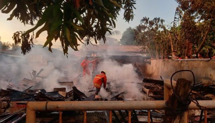 Rumah Kosong di Lorong Bunyu Tanjungpinang Ludes Terbakar, Diduga Akibat Korsleting Listrik