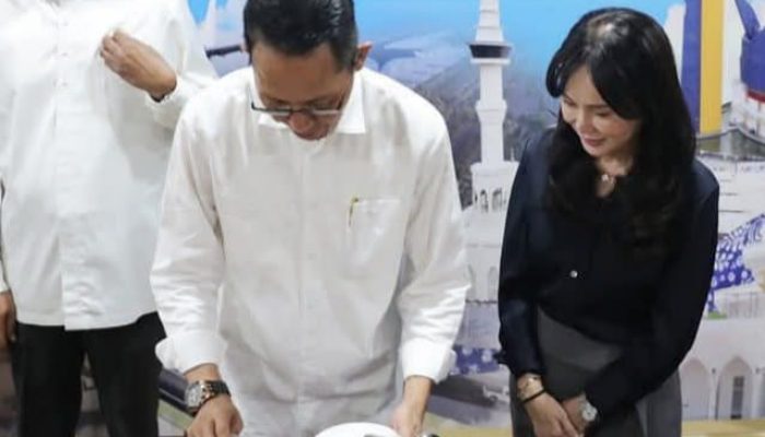 Ulang Tahun ke-57, Amsakar Achmad Dapat Kejutan Hangat