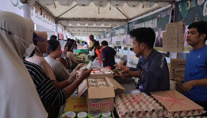 Warga Serbu GPM Serentak di Kepri, Bahan Pokok Dijual Harga Murah