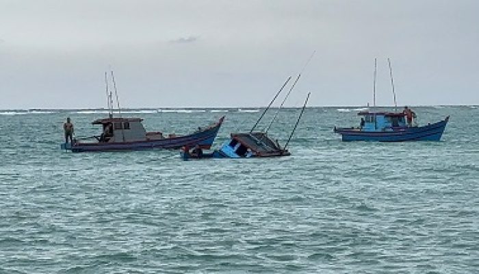 Dihantam Ombak, Nelayan Natuna Diselamatkan Tim SAR Gabungan di Pulau Laut