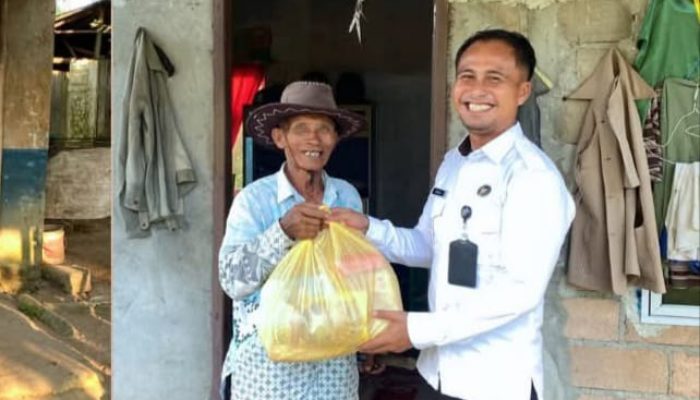 Lapas Kelas IIA Tanjungpinang Salurkan Bansos untuk Keluarga Warga Binaan dan Warga Sekitar