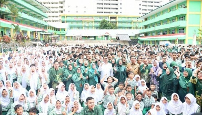 Program Makan Bergizi Gratis Disambut Hangat Siswa Ibnu Sina Batam
