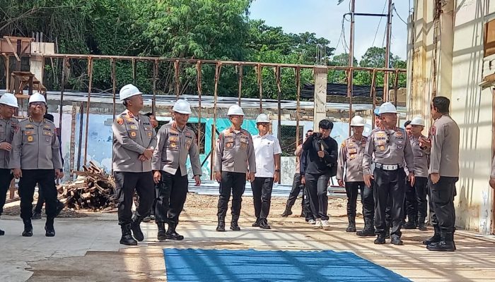 Kapolda Kepri Irjen Pol Asep Safrudin Serahkan Tali Asih Usai Tinjau Pembangunan SPPG