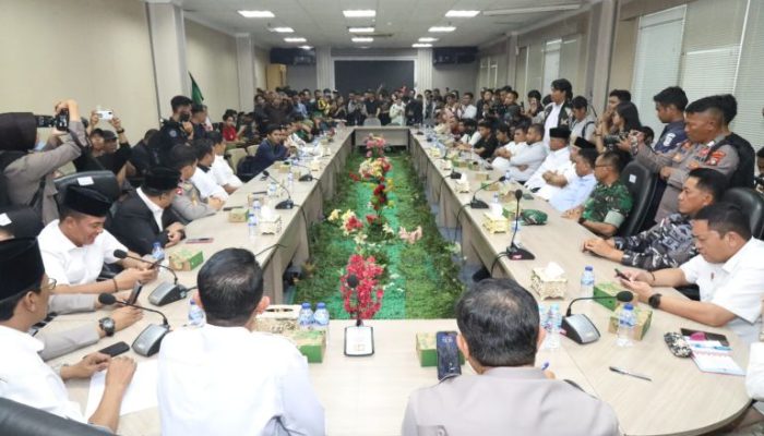 DPRD Batam Jadi Panggung Aspirasi, Mahasiswa Suarakan Keadilan dan Hentikan Represifitas Aparat