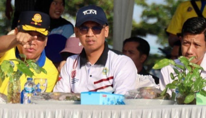 Pemkab Karimun dan KSOP Tanam Mangrove, Nelayan Terima Life Jacket di Coastal Area