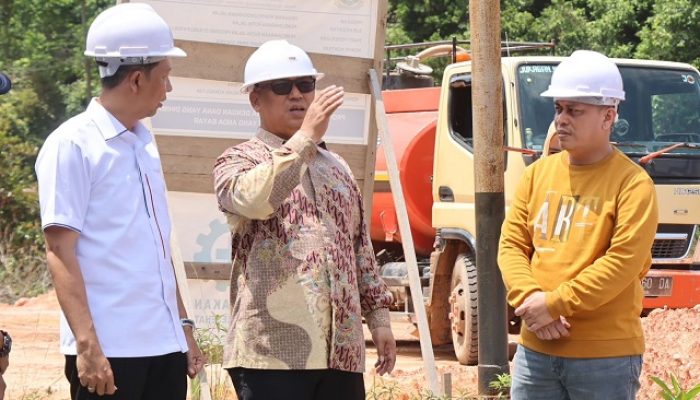 Wagub Nyanyang Tinjau Perbaikan Jalan Roro Penarik, Distribusi Barang di Lingga Segera Lancar