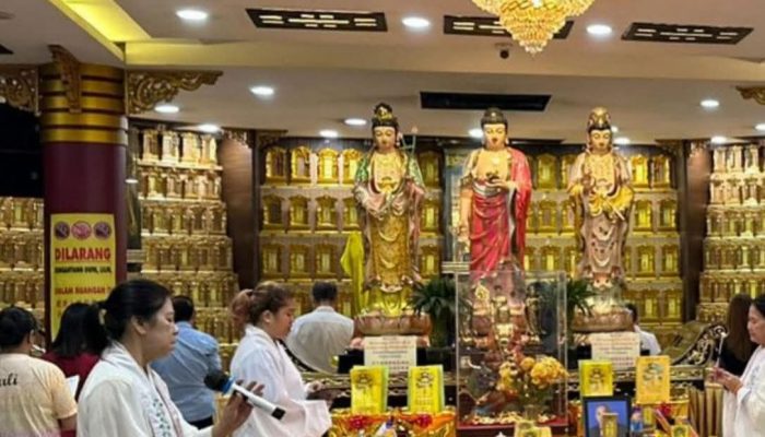 Momen Penuh Haru, Warga Binaan Iringi Izin Luar Biasa dari Rutan Batam untuk Pemakaman Keluarga