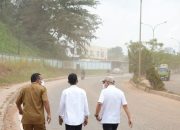 Amsakar Turun Langsung Tinjau Jalan Lumba-Lumba, Pastikan Perbaikan dan Drainase Segera Dimulai