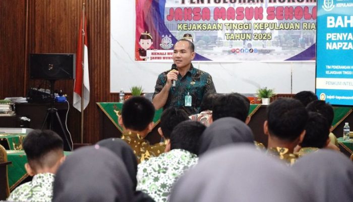 Kejati Kepri Bangun Karakter Pelajar MTsN 1 Batam Lewat Penyuluhan Hukum