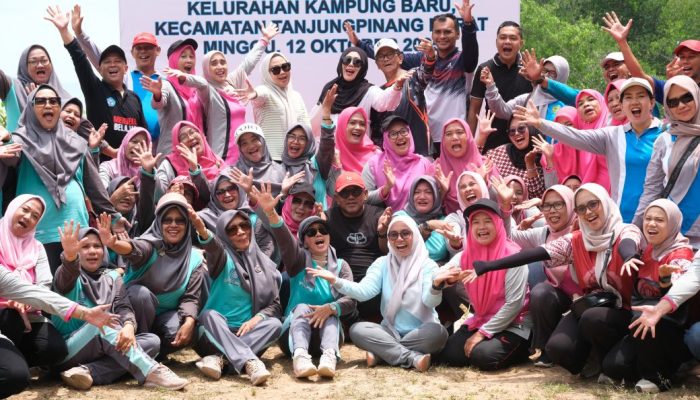 Wali Kota Lis Puji Sinergi RT, RW, dan PKK Kelurahan Kampung Baru Jaga Kebersamaan