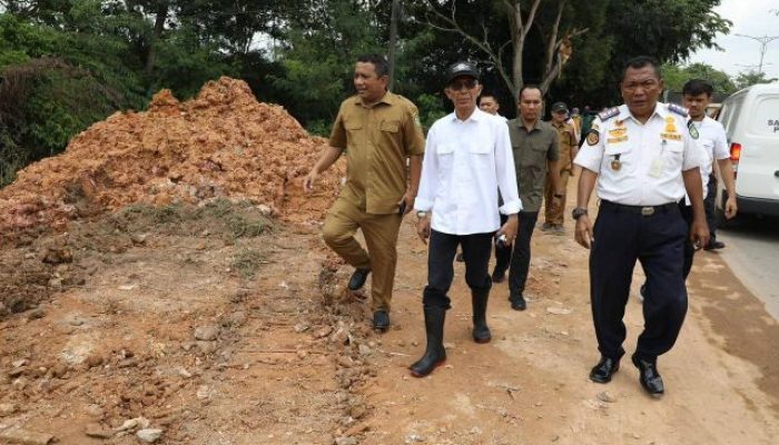 Turun ke Lapangan, Amsakar Pastikan Proyek Jalan dan Drainase Batam Sesuai Target