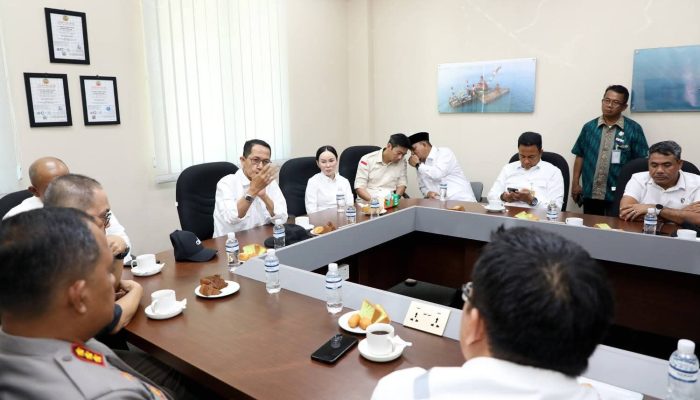 Amsakar–Li Claudia Tinjau Lokasi Ledakan Kapal di ASL Shipyard: “SOP Harus Dijalankan, Jangan Sampai Terulang”
